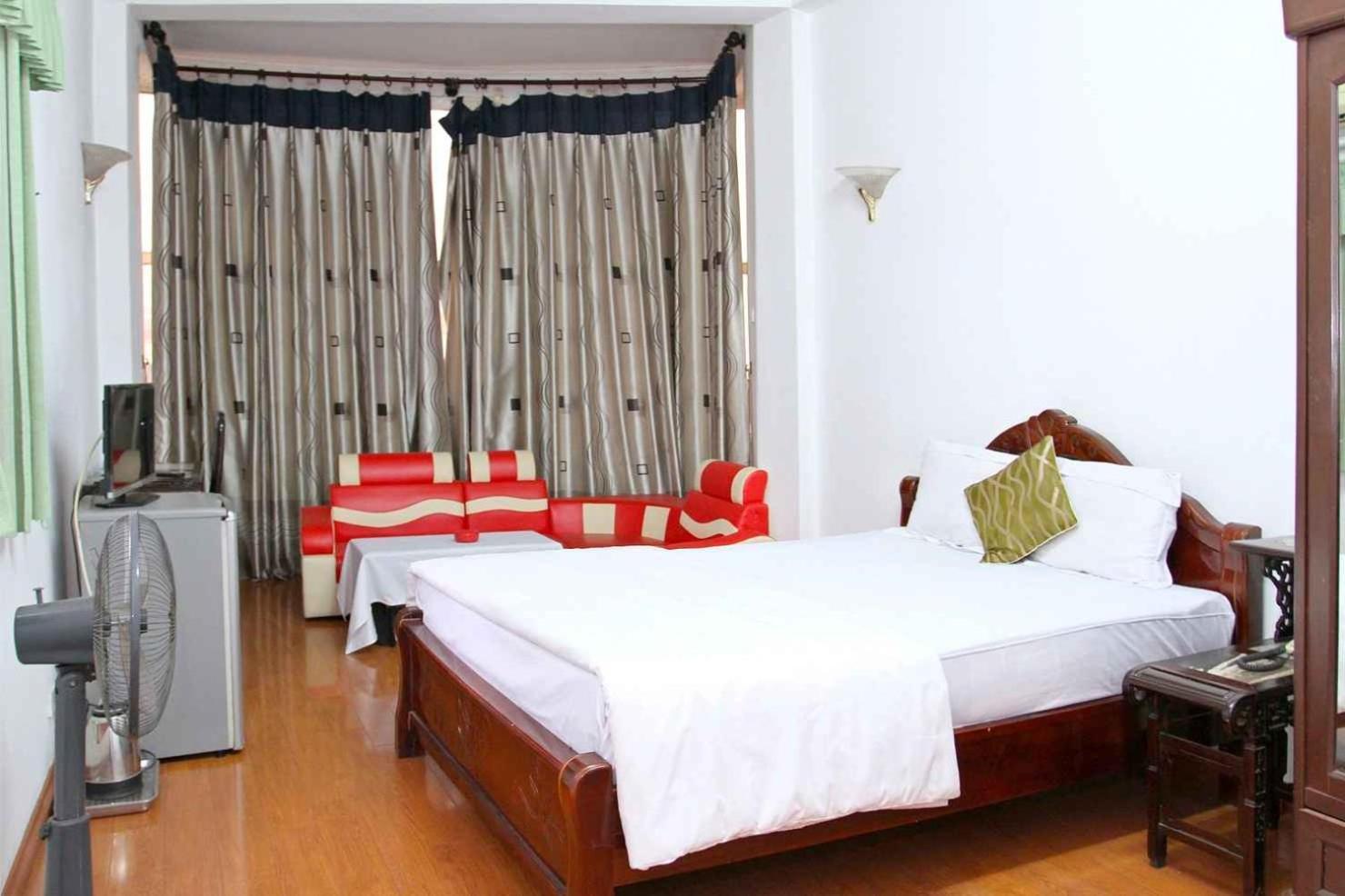 Hoang Cuong Hotel 15 Nguyen Thai Hoc Hanoi Exterior photo