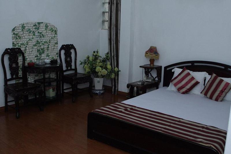Hoang Cuong Hotel 15 Nguyen Thai Hoc Hanoi Exterior photo