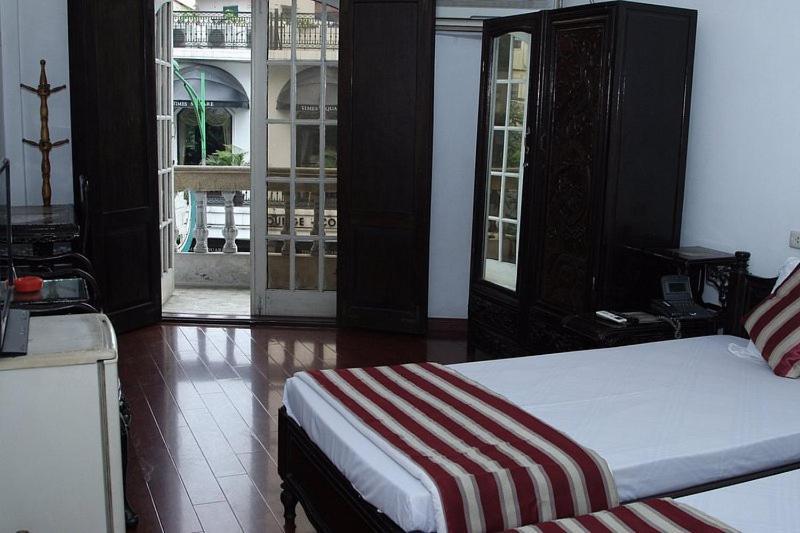 Hoang Cuong Hotel 15 Nguyen Thai Hoc Hanoi Exterior photo