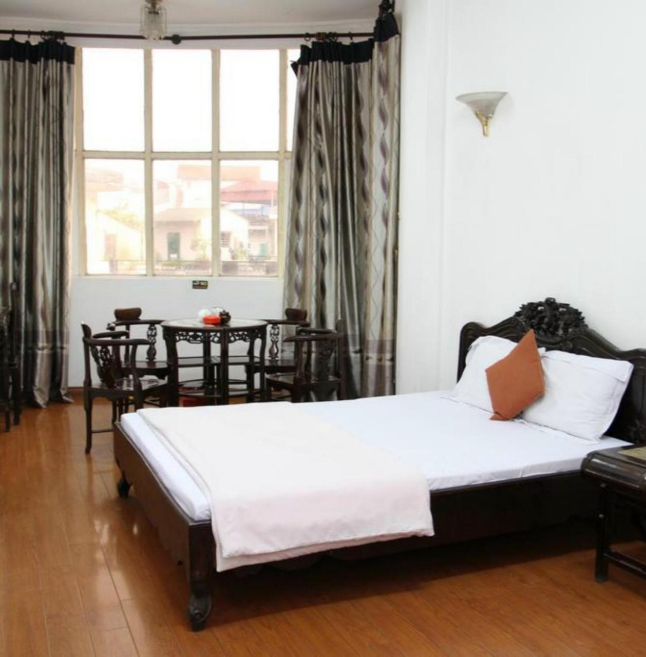 Hoang Cuong Hotel 15 Nguyen Thai Hoc Hanoi Exterior photo