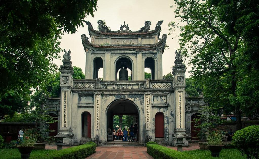 Hoang Cuong Hotel 15 Nguyen Thai Hoc Hanoi Exterior photo